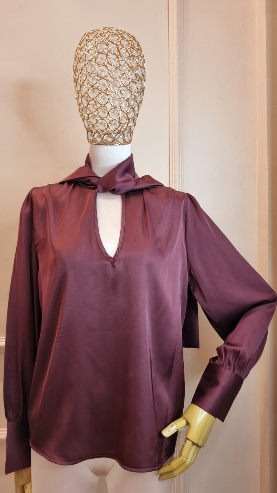 Blusa de saten con lazo