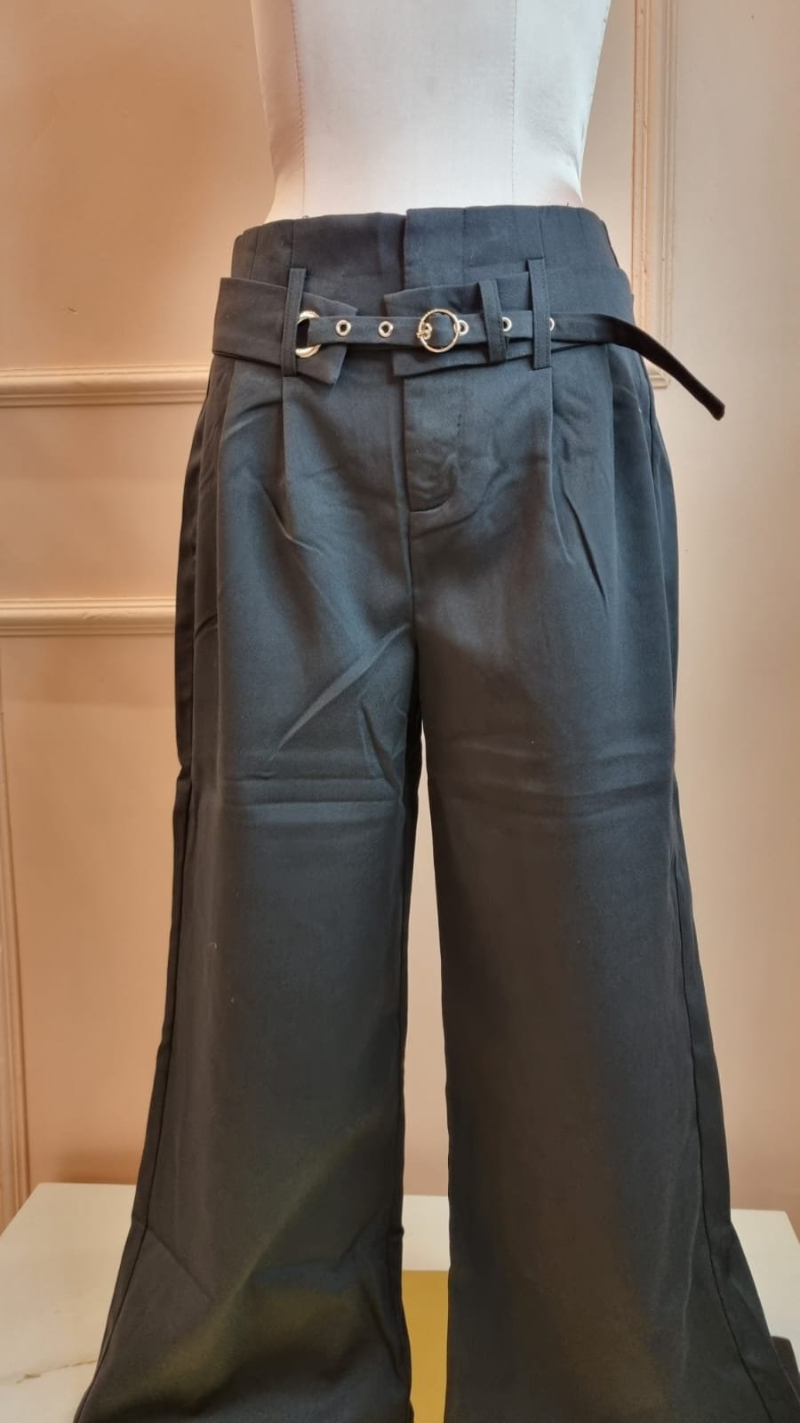 Pantalon recto con cinto