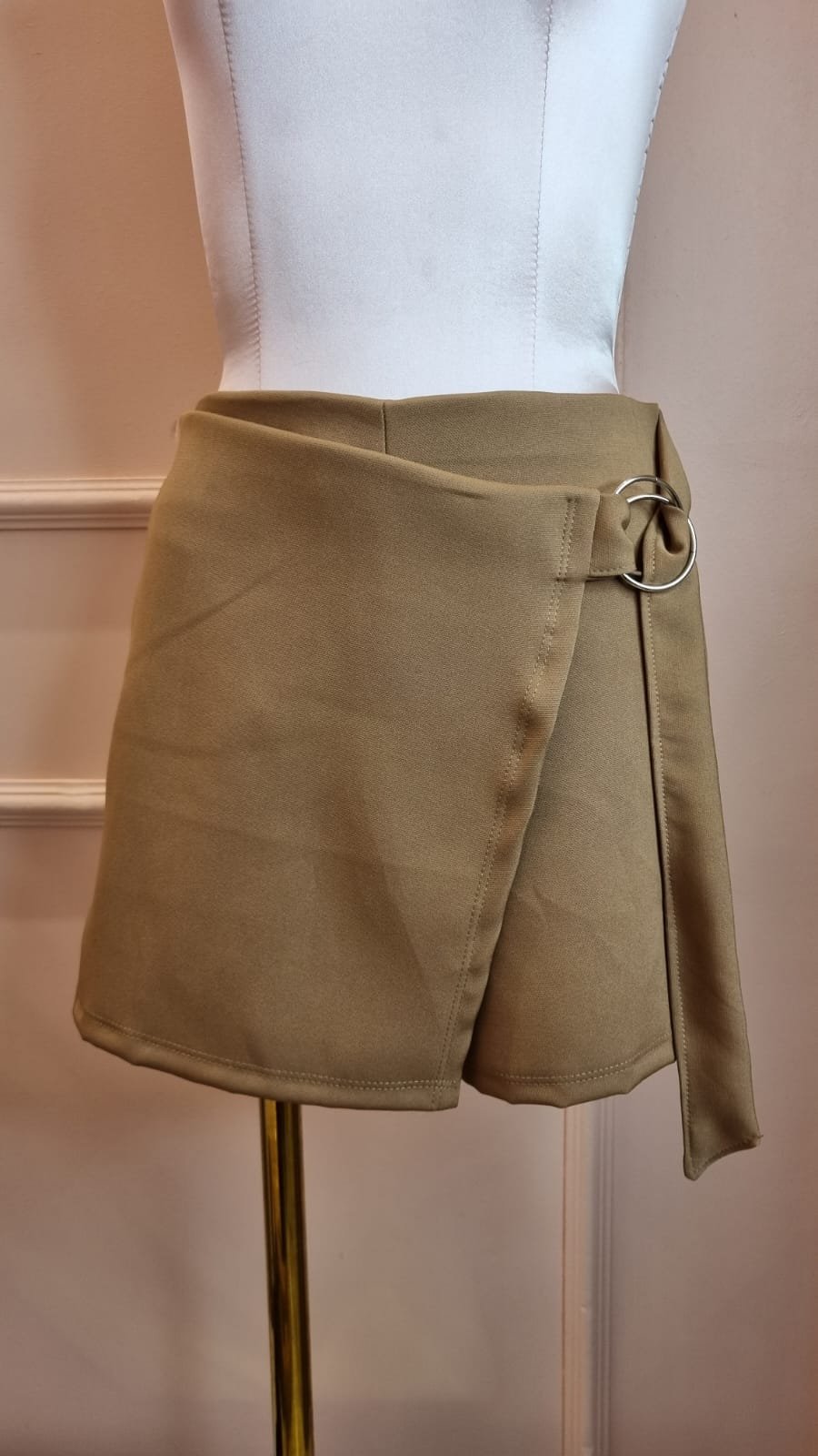 Short sastrero con solapa