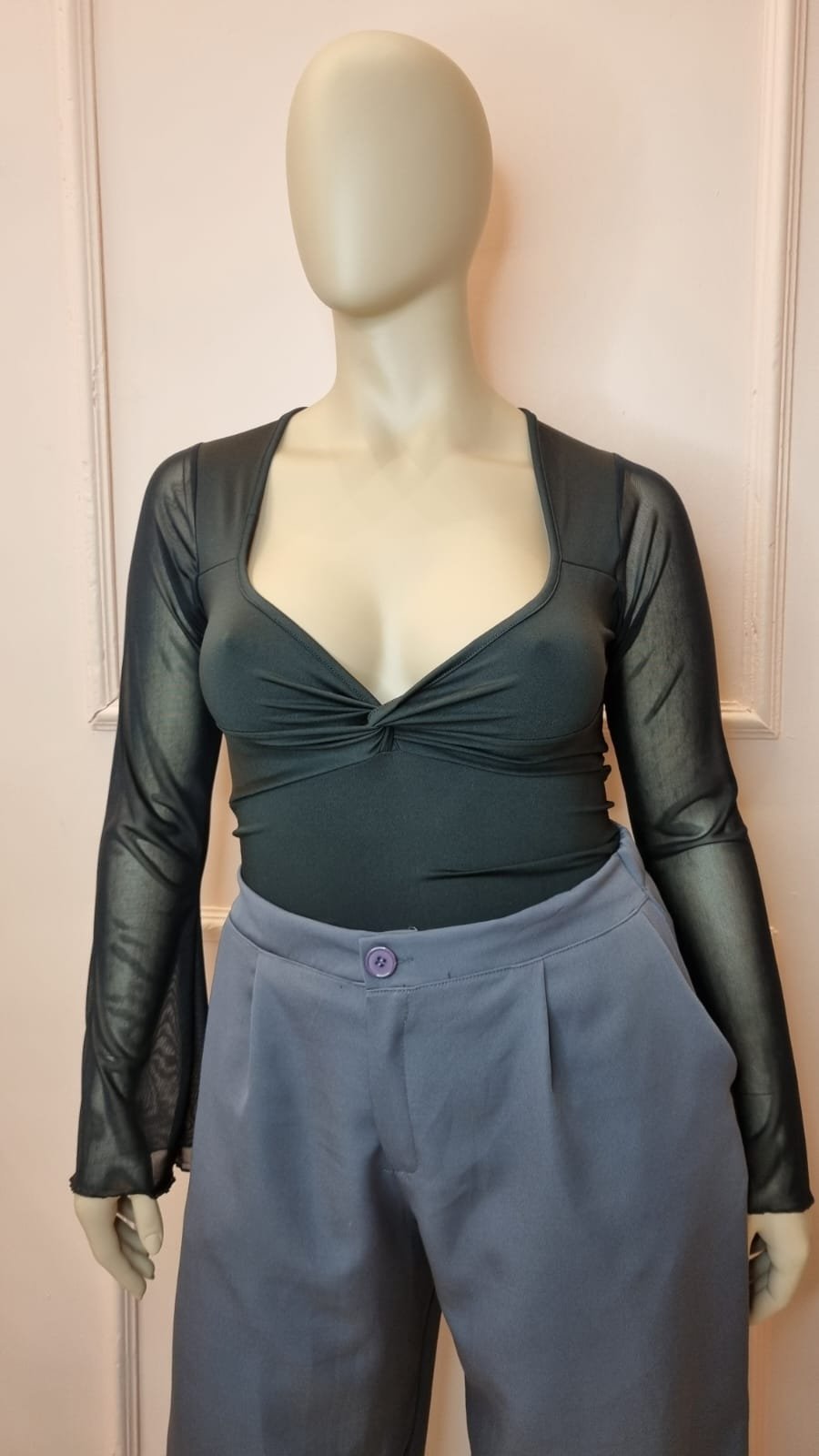Top retro escote nudo