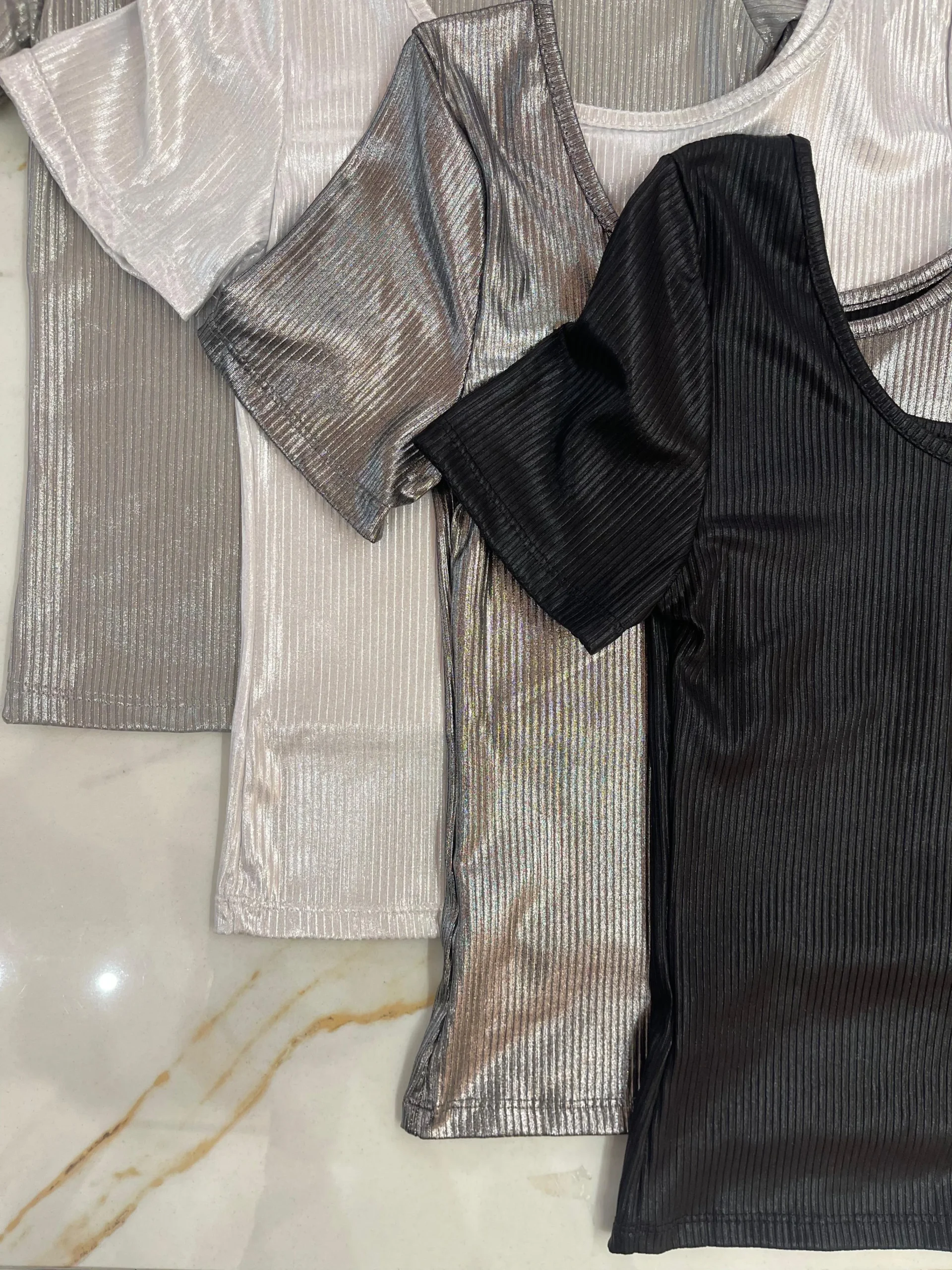 Alternative view of REMERA "U" METALIZADA