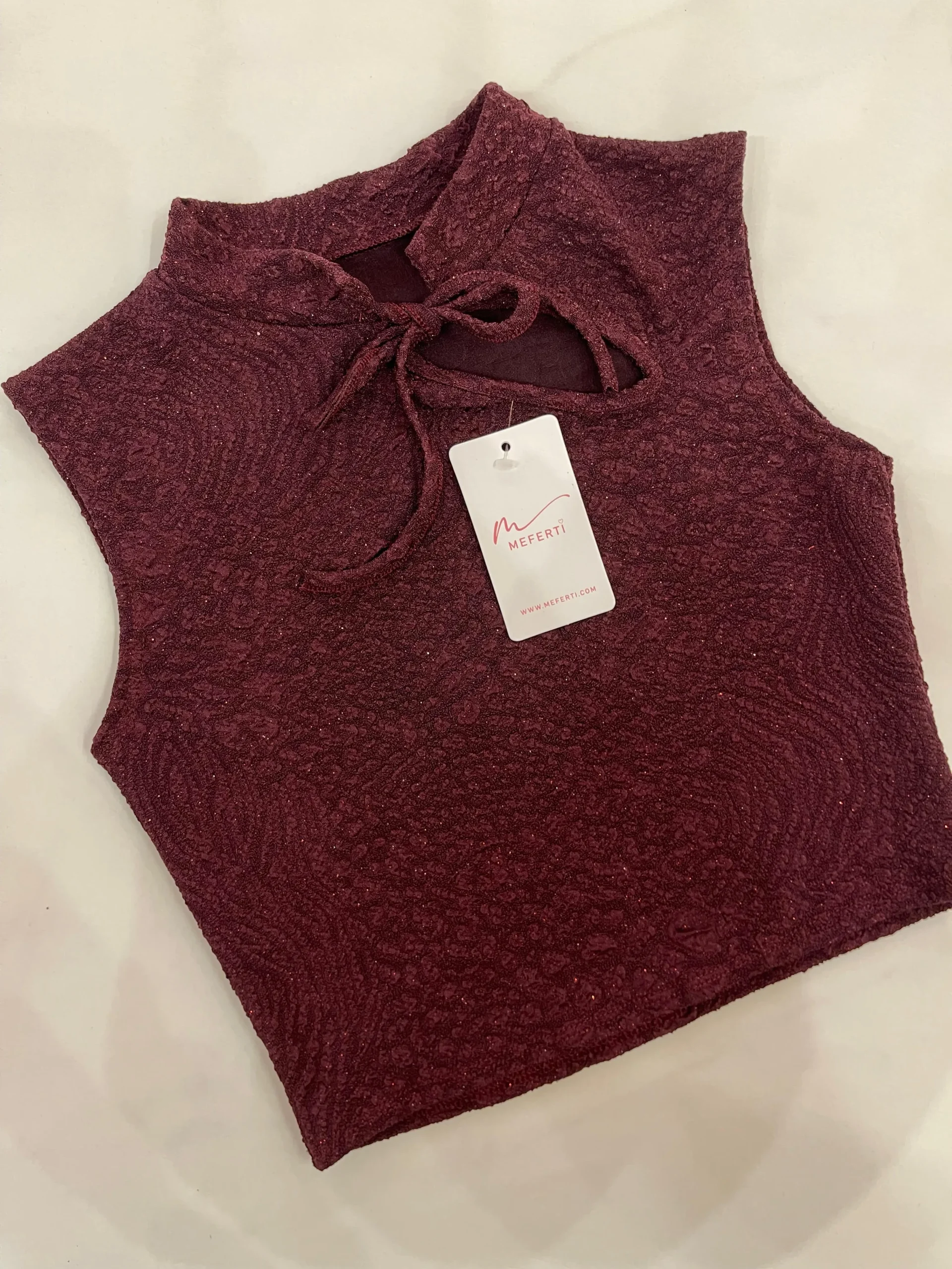 MUSCULOSA ASIÁTICA CON GLITTER PARA ATAR