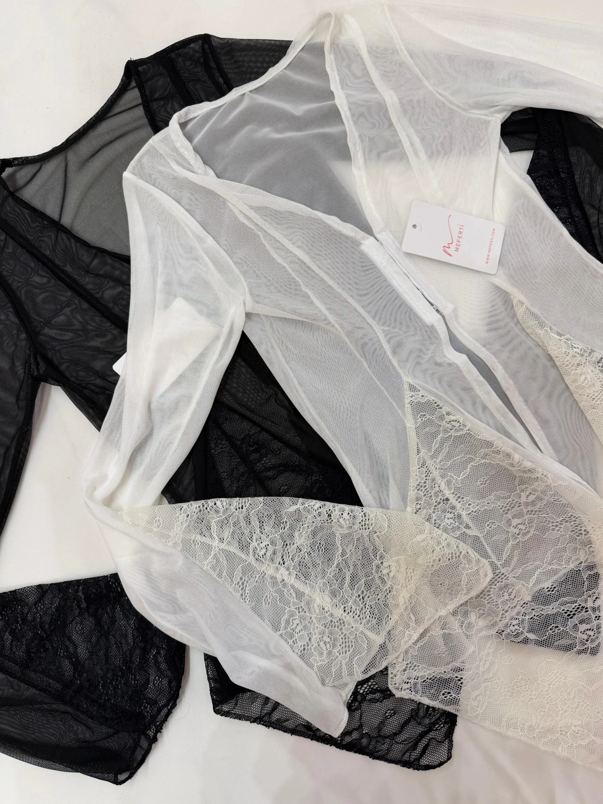 Alternative view of BLUSA PICOS