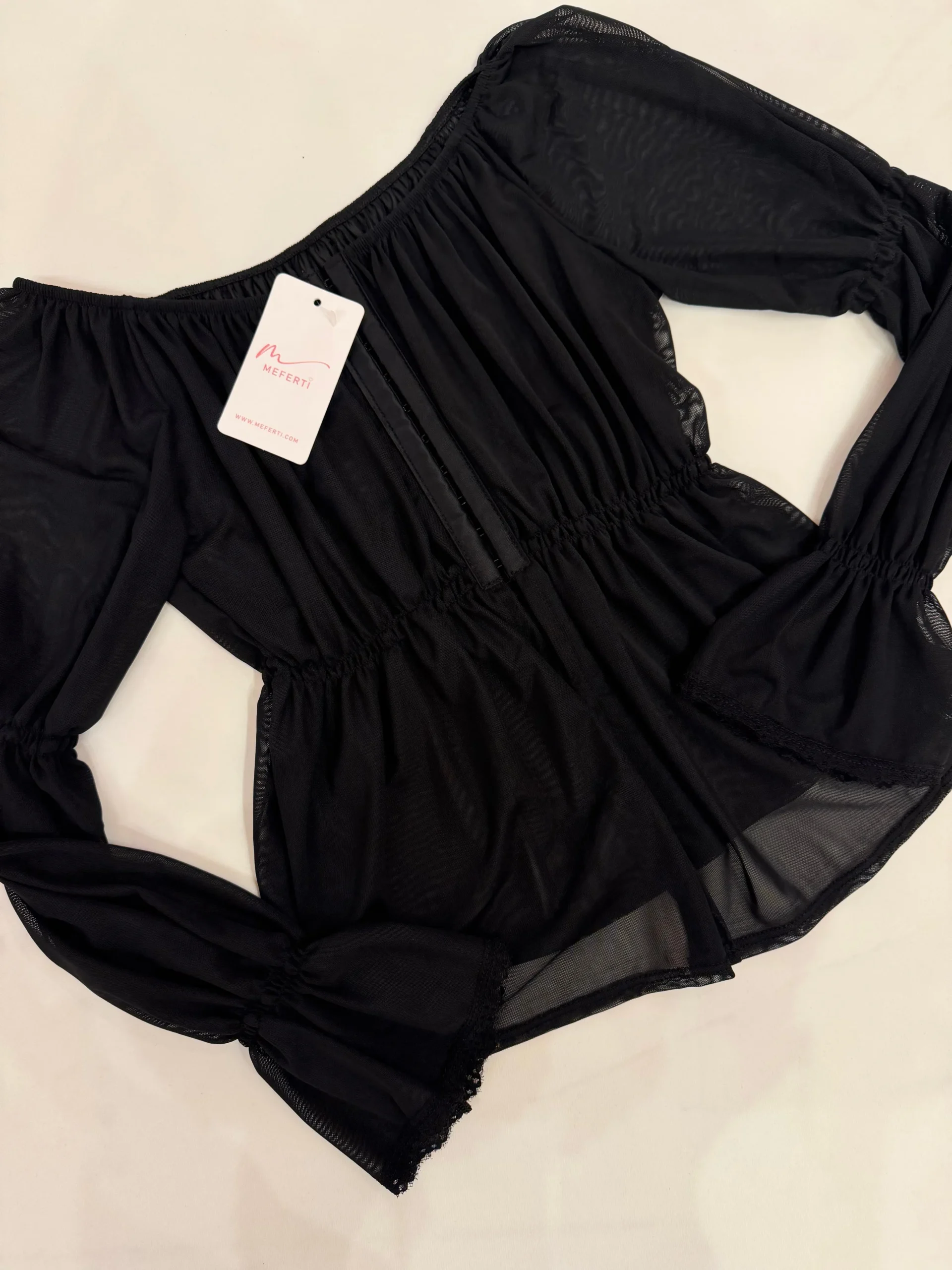 BLUSA FRUNCES CON BROCHE