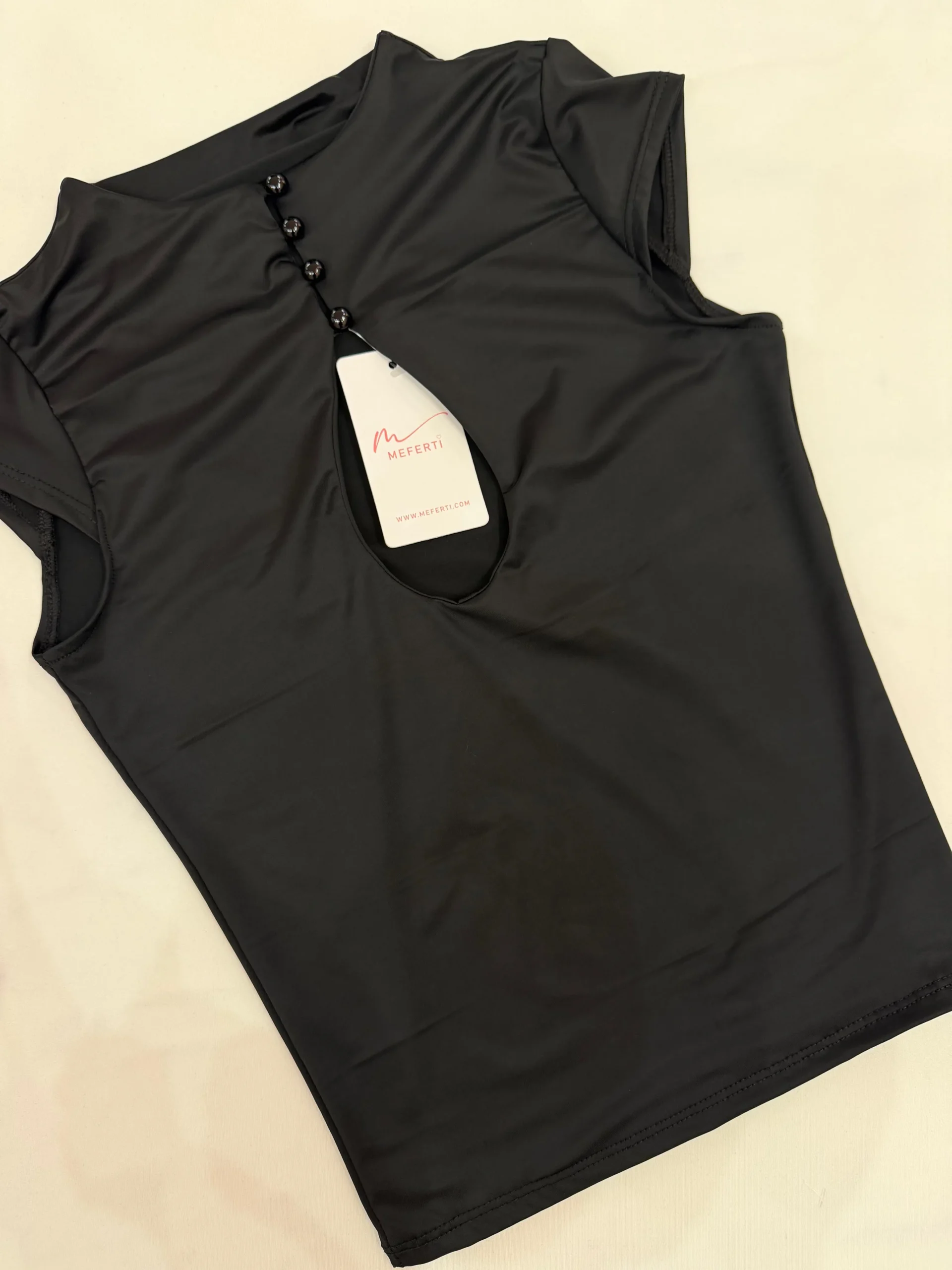 REMERA JAPO BOTONES