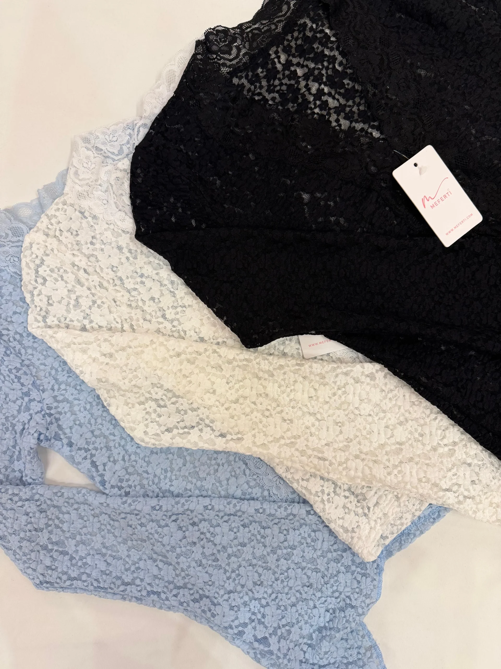Alternative view of BLUSA ENCAJE FLORES