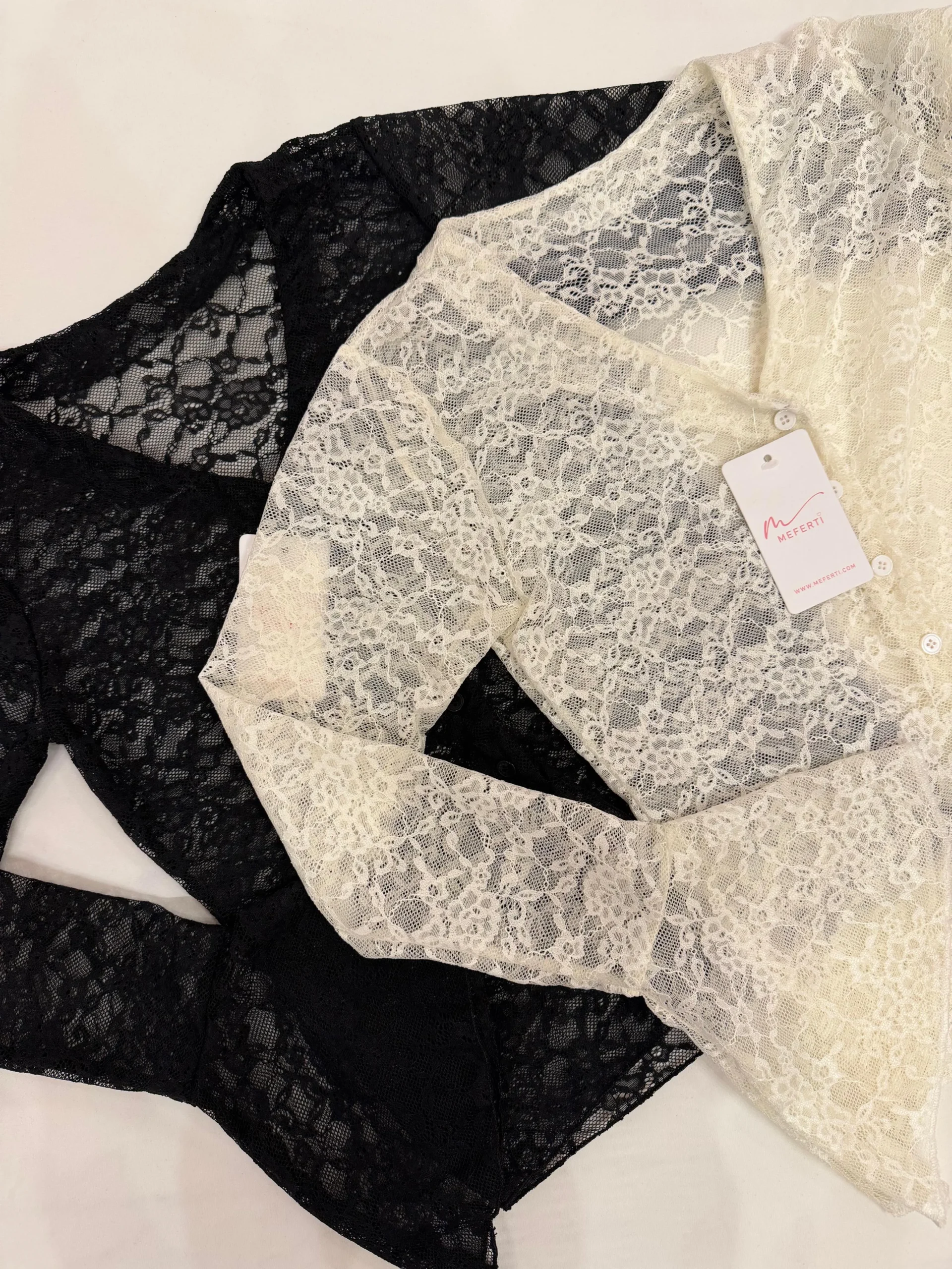 Alternative view of BLUSA ENCAJE BOTONES