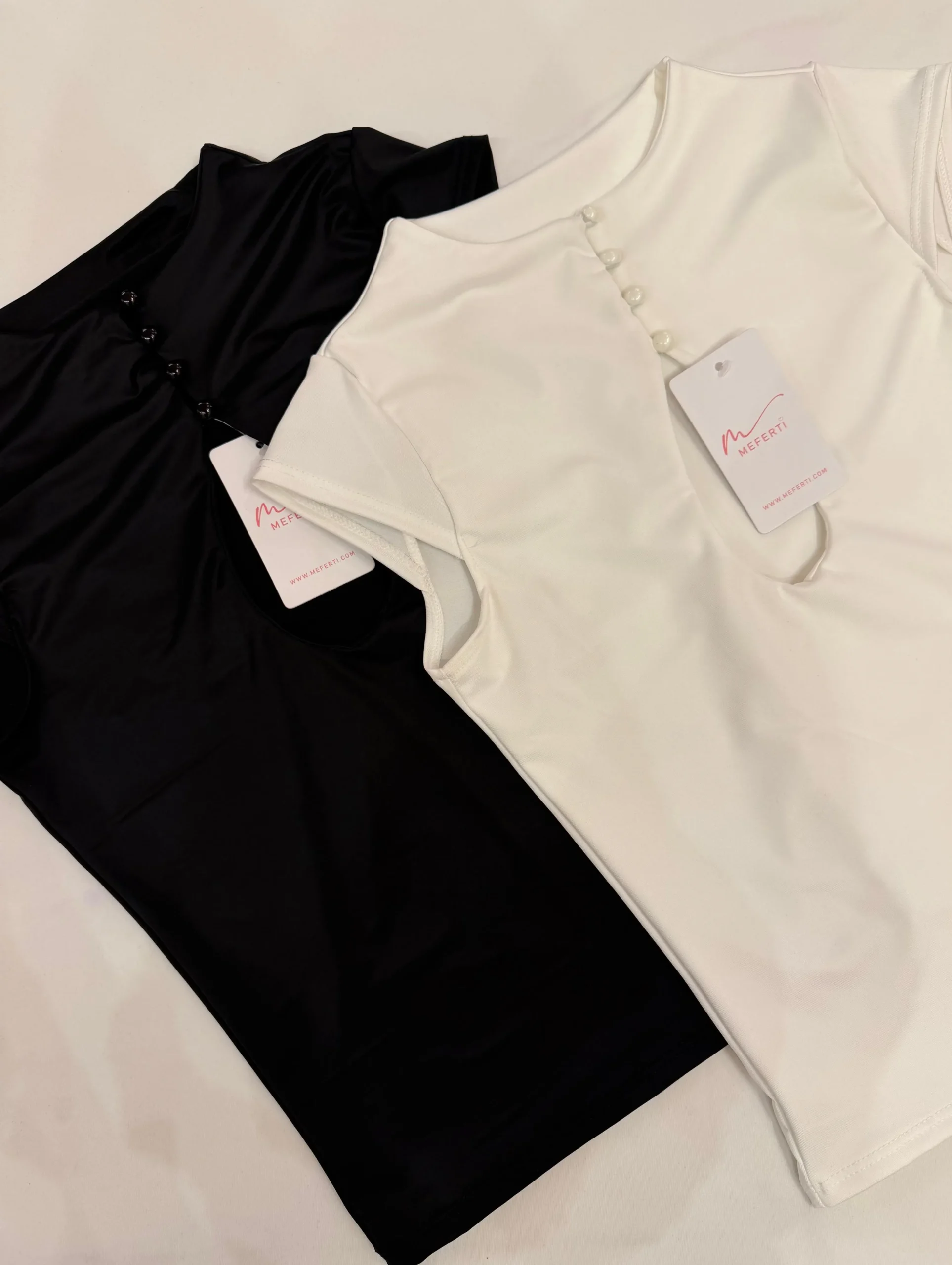 Alternative view of REMERA JAPO BOTONES