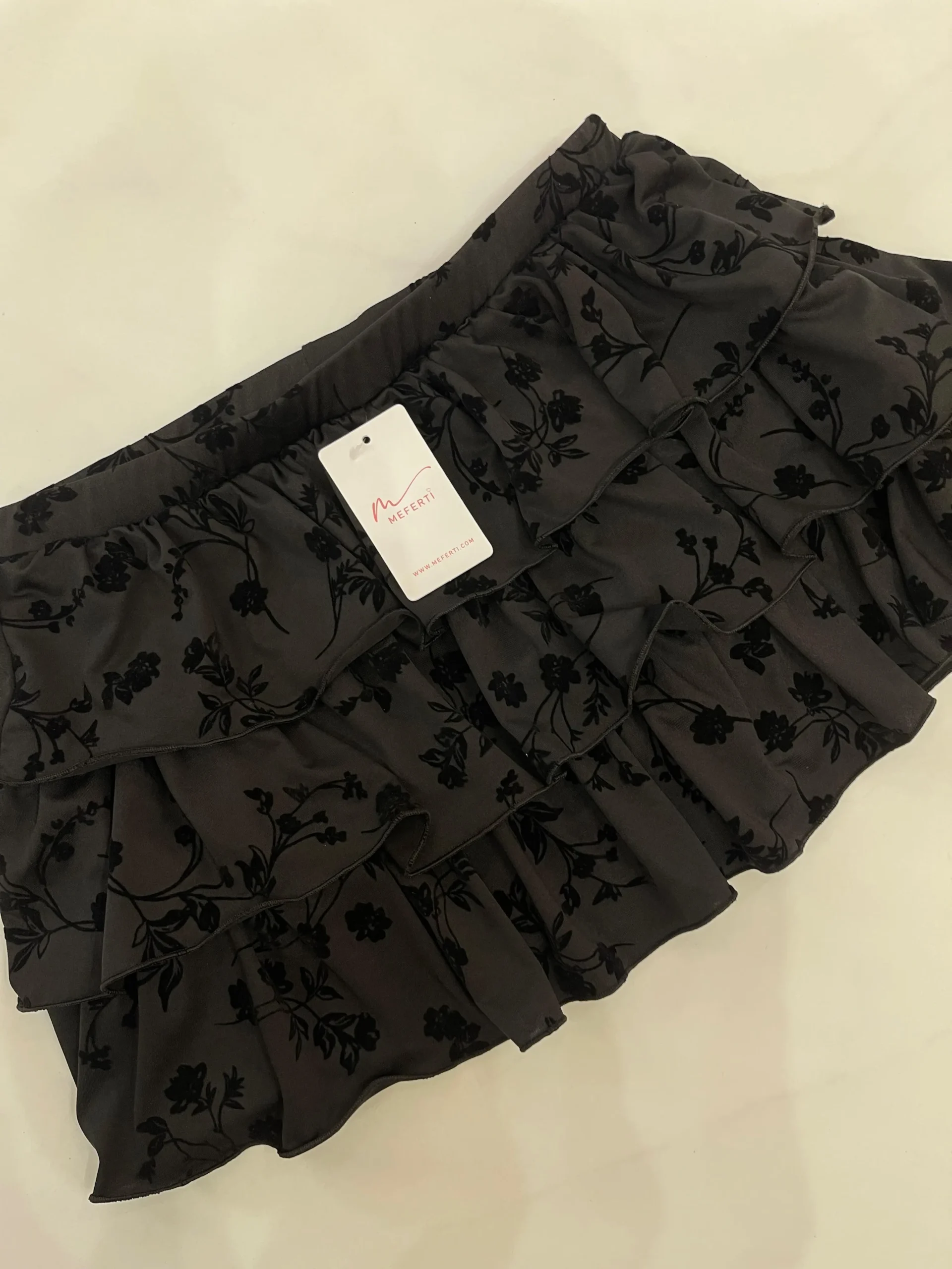 Alternative view of POLLERA VOLADOS FLORES